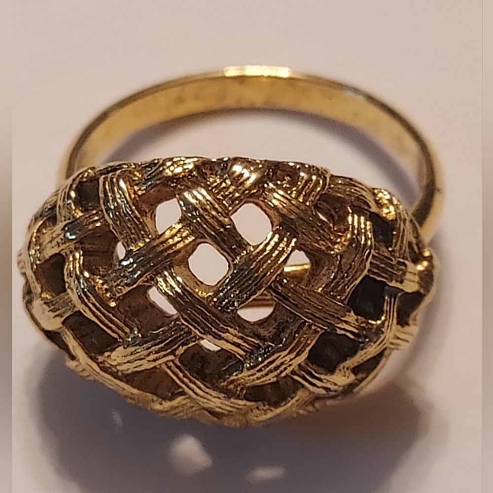 Vogue Gold Tone Adjustable Ring